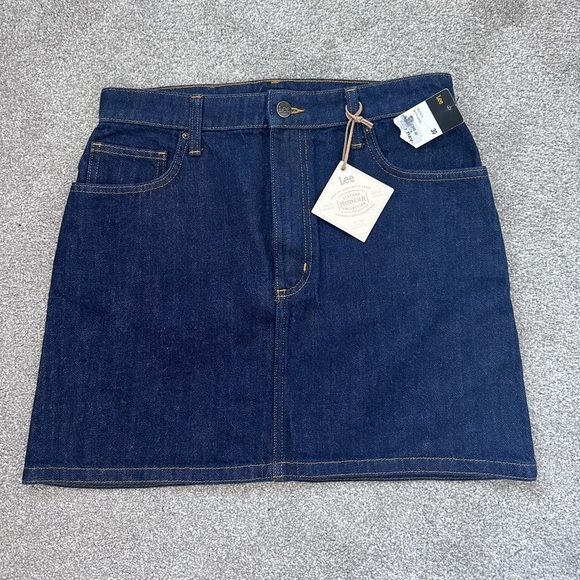 NWT Lee Dark Wash Denim Mini Skirt Size 30 - Picture 1 of 7